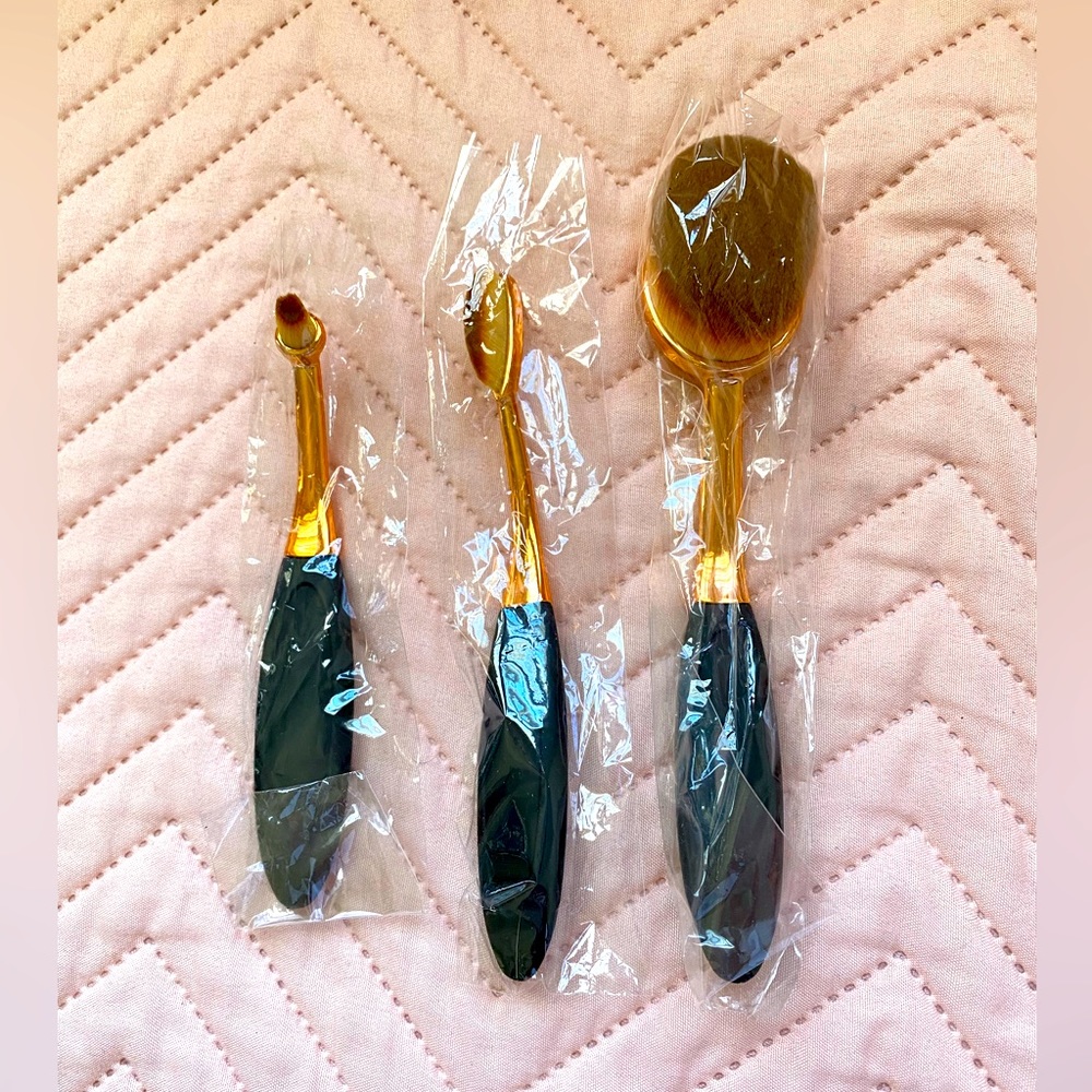 Makeup brushes